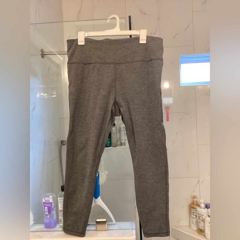 Athleta Ultimate Stash Pocket 7/8 tight